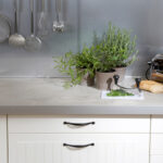 Küchenarbeitsplatte Gestalten: Beton, Kork, Mosaik