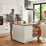 Weiße Küche Mit Holz Kombiniert | Schrank-Express.de